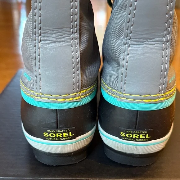 Sorel Kids Waterproof Boots Size 4 - Picture 5 of 7